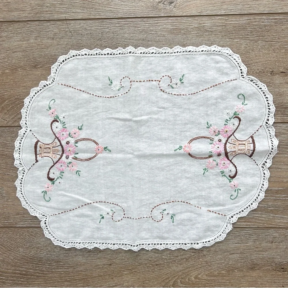 Vintage Embroidery Table Dress Runner‎ Doilies Set of 2 Floral Basket Crochet